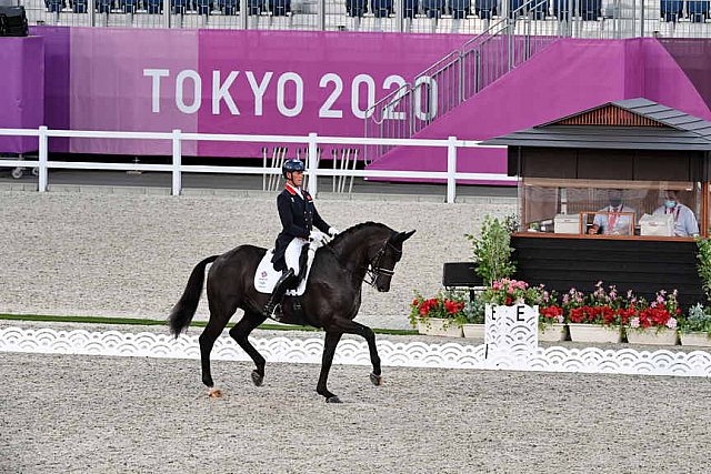 OLY-2020-DRESSAGE-GP FREESTYLE-7-28-21-8002-135-CARL HESTER-EN VOGUE-GBR-DDEROSAPHOTO