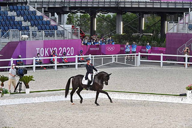 OLY-2020-DRESSAGE-GP FREESTYLE-7-28-21-8017-135-CARL HESTER-EN VOGUE-GBR-DDEROSAPHOTO