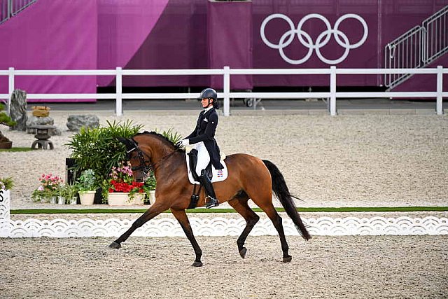 OLY-2020-DRESSAGE-GP DAY1-7-24-21-3081-122-YVONNE LOSOS DE MUNIZ-AQUAMARIJN-DOM-DDEROSAPHOTO