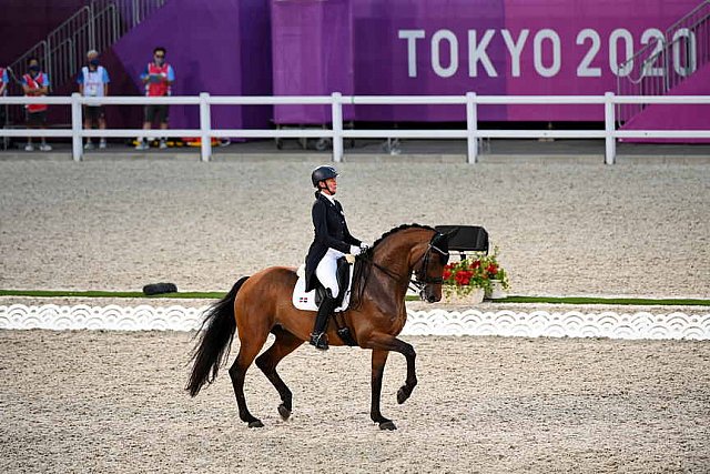 OLY-2020-DRESSAGE-GP DAY1-7-24-21-3344-122-YVONNE LOSOS DE MUNIZ-AQUAMARIJN-DOM-DDEROSAPHOTO