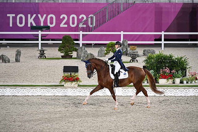 OLY-2020-DRESSAGE-GP DAY1-7-24-21-4707-127-DINA ELLERMANN-DONNA ANNA-EST-DDEROSAPHOTO