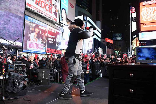 OneLove-TimesSquare-11-17-18-9037-DDeRosaVideo