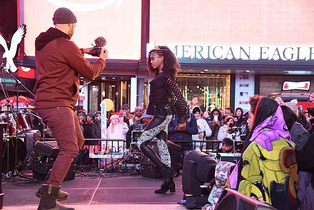 OneLove-TimesSquare-11-17-18-9105-DDeRosaVideo