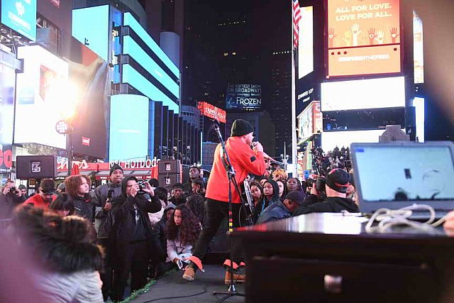 OneLove-TimesSquare-11-17-18-9211-DDeRosaVideo