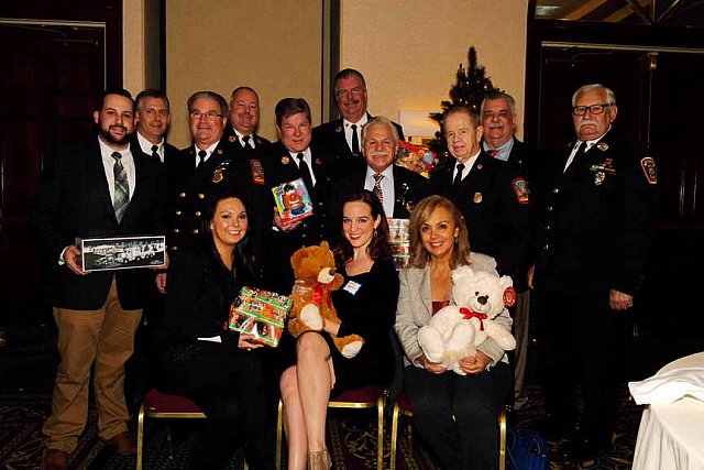 PCLI-HolidayParty-12-2-16-9961-DDeRosaPhoto