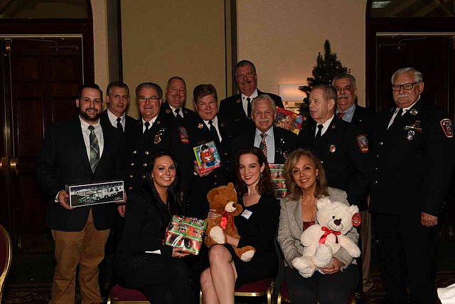 PCLI-HolidayParty-12-2-16-9962-DDeRosaPhoto