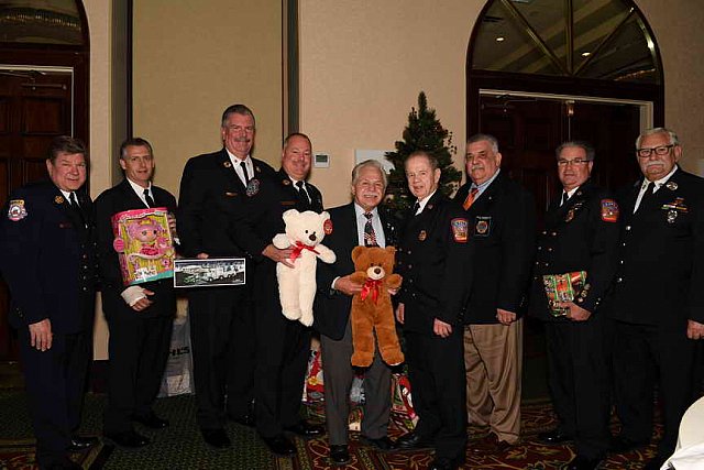 PCLI-HolidayParty-12-2-16-9966-DDeRosaPhoto