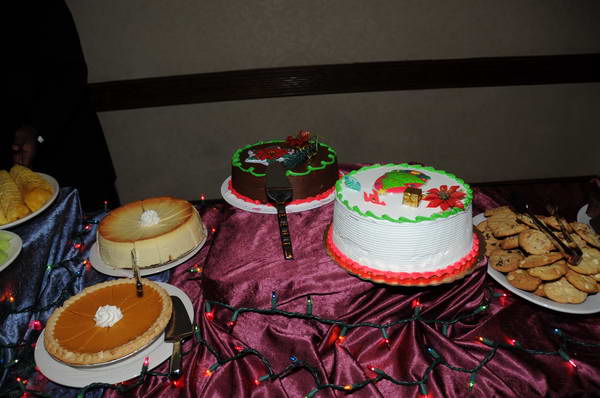 PCLI-12-9-10-HolidayParty-083-DDeRosaPhoto.jpg