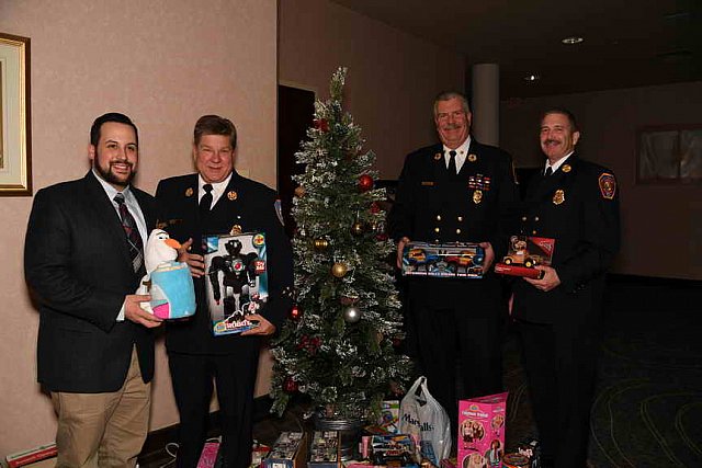PCLI-XMas-12-1-17-3365-DDeRosaPhoto