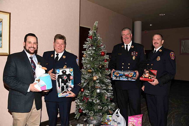 PCLI-XMas-12-1-17-3367-DDeRosaPhoto