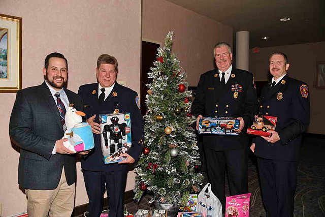 PCLI-XMas-12-1-17-3368-DDeRosaPhoto