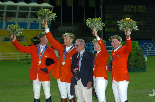 664-8-24-04-Oly-Greece-SJ-TeamRnd2-DDPhotoDSC_0152.jpg