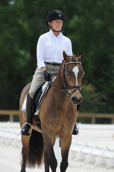So8ths-5-4-12-Dressage-1225-DanaNorquist-FoothillsWaterman-DDeRosaPhoto