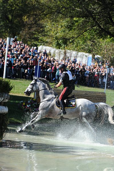 WEG2-10-2-10-EV-XX-3011-GandalfTheGrey-MarcoBiasia-DDeRosaPhoto.JPG