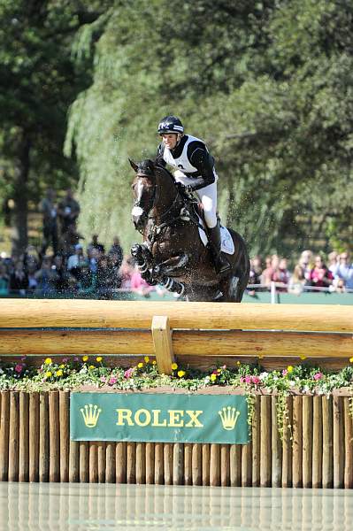 WEG2-10-2-10-EV-XX-3487-CliftonPromise-JonathanPaget-DDeRosaPhotoC.jpg