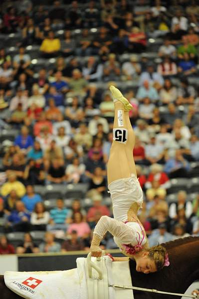 WEG3-10-7-10-Vaulting-5920-DDeRosaPhoto.jpg