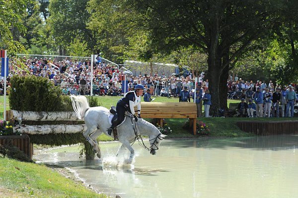 WEG2-10-2-10-EV-XX-5382-CourageousComet-RebeccaHolderosaPhoto.jpg
