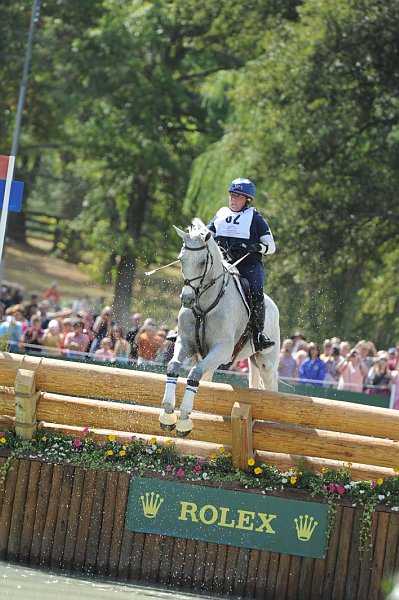 WEG2-10-2-10-EV-XX-5405-CourageousComet-RebeccaHolderosaPhoto.jpg