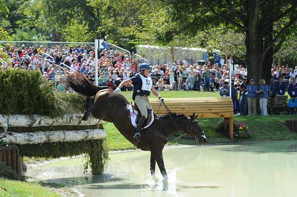 WEG2-10-2-10-EV-XX-5118-KarenOConnor-Mandiba-DDeRosaPhoto.jpg