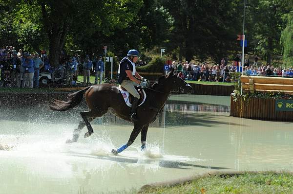 WEG2-10-2-10-EV-XX-5124-KarenOConnor-Mandiba-DDeRosaPhoto.jpg