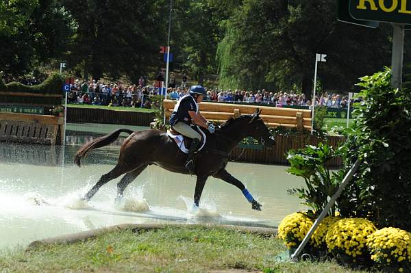 WEG2-10-2-10-EV-XX-5125-KarenOConnor-Mandiba-DDeRosaPhoto.jpg