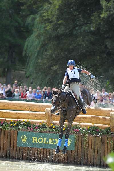 WEG2-10-2-10-EV-XX-5149-KarenOConnor-Mandiba-DDeRosaPhoto.jpg