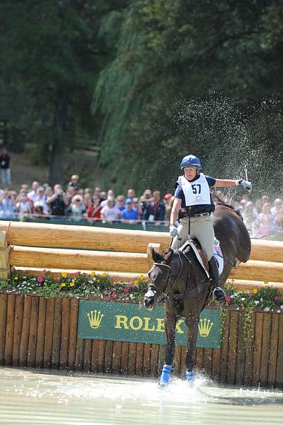 WEG2-10-2-10-EV-XX-5150-KarenOConnor-Mandiba-DDeRosaPhoto.jpg