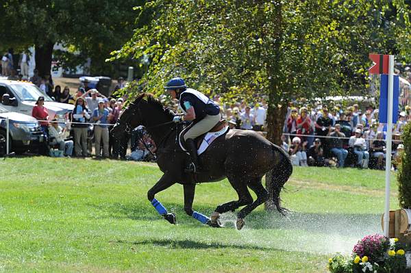 WEG2-10-2-10-EV-XX-5162-KarenOConnor-Mandiba-DDeRosaPhoto.jpg
