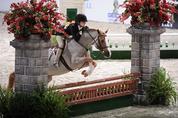 WIHS3-10-31-10-Cl114-MedPnyHtr-9722-SimplyMagical-SophieMichaels-DDeRosaPhoto.jpg