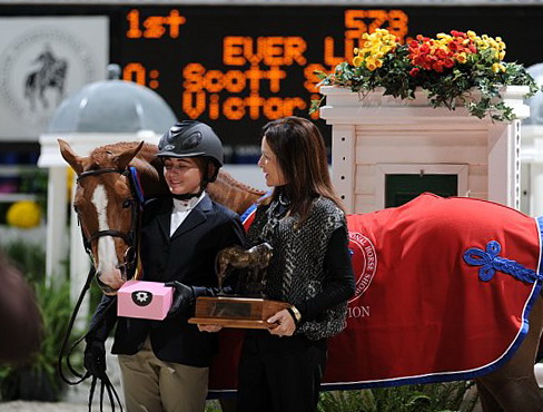 WIHS3-10-31-10-MedPnyHtrChamp-9778-EverLuvin-VictoriaColvin-DDeRosaPhoto.jpg