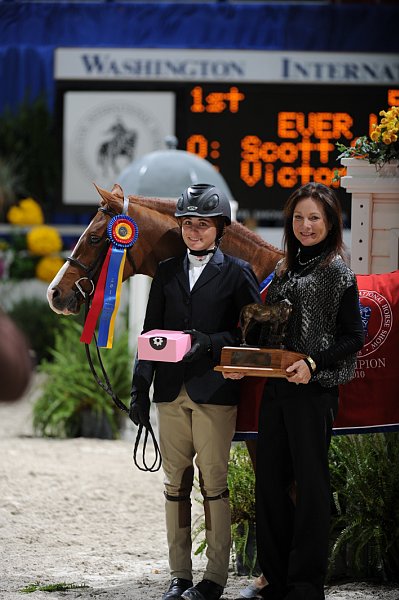 WIHS3-10-31-10-MedPnyHtrChamp-9779-EverLuvin-VictoriaColvin-DDeRosaPhoto.jpg