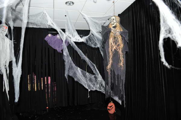 WIHS4-10-31-10-HauntedParty-DSC_8886-DDeRosaPhoto.jpg