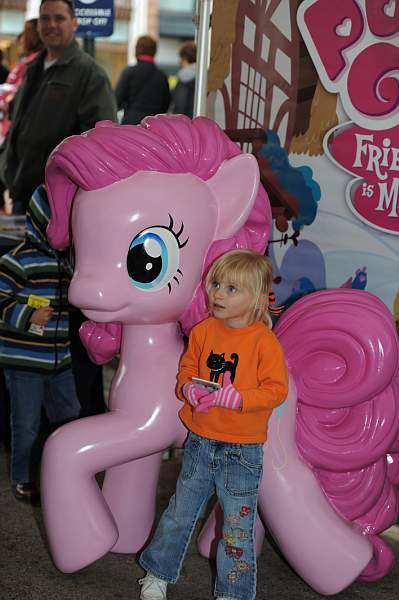WIHS2-10-30-10-7304-KidsDay-DDeRosaPhoto.jpg