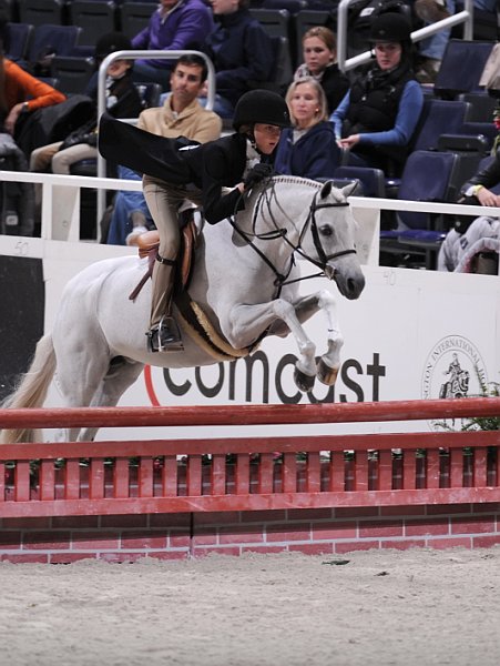 Comcast-WIHS3-10-31-10-9334-Elation-MeredithDarst-DDeRosaPhoto.jpg