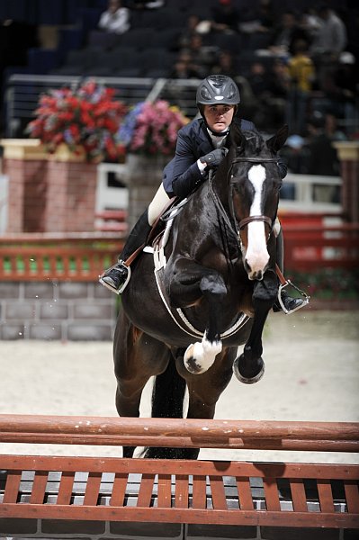 WIHS2-10-29-10-Cl181-WIHSEq-Htr-5784-MegOMara-WakingDream-DDeRosaPhoto.jpg