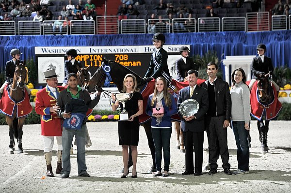 WIHS2-10-30-10-Cl182-WIHSEqFinals-8490-LillieKeenan-Uno-DDeRosaPhoto.jpg