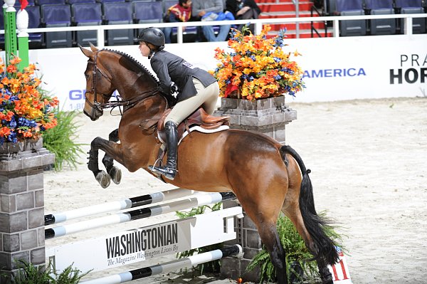 WIHS2-10-30-10-Cl182-WIHSEqJpr-8105-KatherineSchmidt-Topper-DDeRosaPhoto.jpg