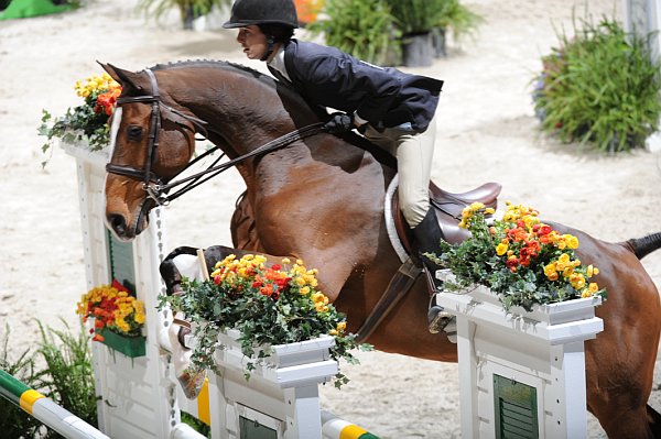WIHS2-10-30-10-Cl182-WIHSEqJpr-8311-MegOMara-WakingDream-DDeRosaPhoto.jpg