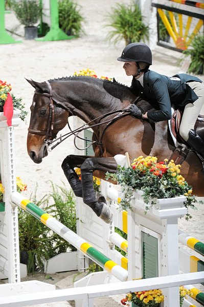 WIHS2-10-30-10-Cl182-WIHSEqJpr-8353-LillieKeenan-Uno-DDeRosaPhoto.jpg