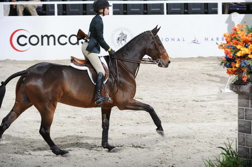 WIHS2-10-30-10-Cl182-WIHSEqJpr-8355-LillieKeenan-Uno-DDeRosaPhoto.jpg