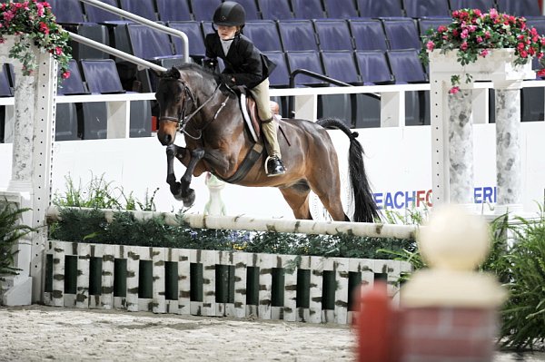 WIHS2-10-30-10-WIHSPnyEqFinals-7514-EmmaWujek-Houdini-DDeRosaPhoto.jpg