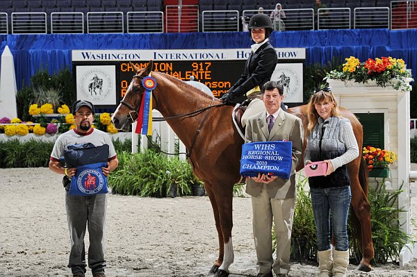 WIHS3-10-31-10-Cl191-RegHtrFinalsHrs-0398-Valente-MeganMcGovern-DDeRosaPhoto.jpg