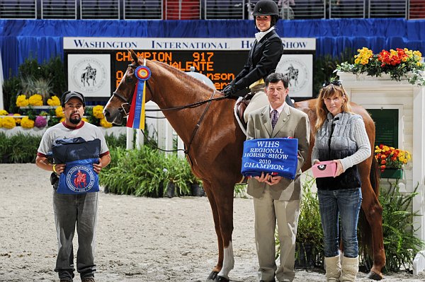 WIHS3-10-31-10-Cl191-RegHtrFinalsHrs-0399-Valente-MeganMcGovern-DDeRosaPhoto.jpg