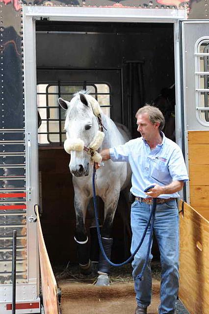 Unloading-WIHS-10-25-10-Setup-0429-DDeRosaPhoto.JPG
