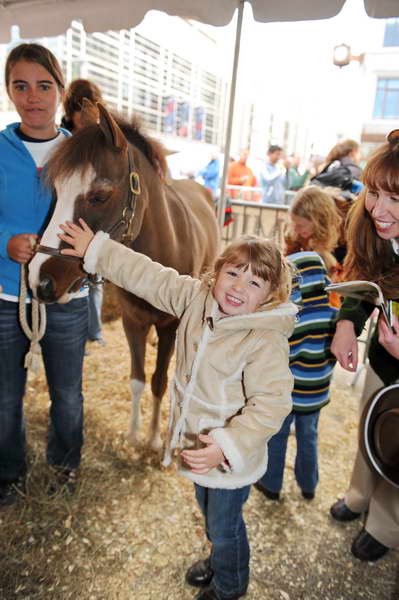 KidsDay-WIHS3-10-30-10-DSC_8234-KidsDay-DDeRosaPhoto.JPG