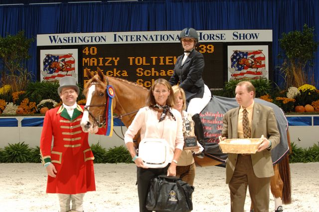 13-WIHS-ErickaSchaefer-MaizyToltien-10-26-06-AdultJpr-_DDPhoto.JPG