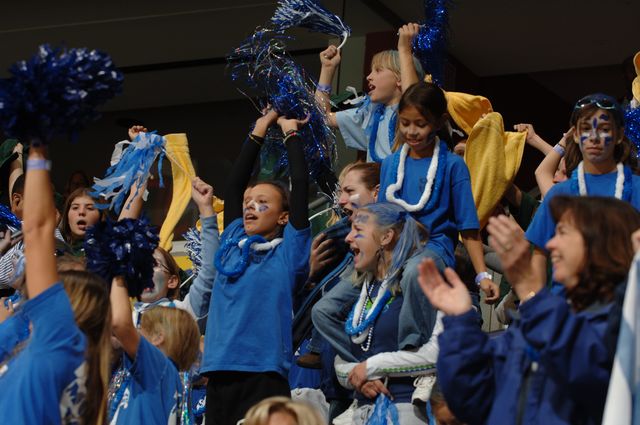 13-WIHS-BarnNight-10-27-05-DDPhoto.JPG