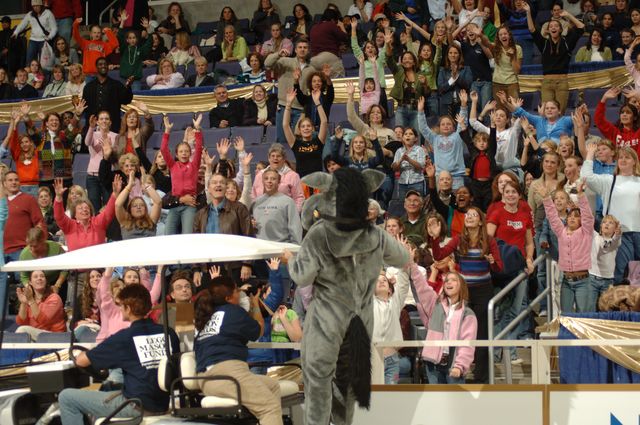 09-WIHS-10-28-05-Candids-DDPhoto.JPG
