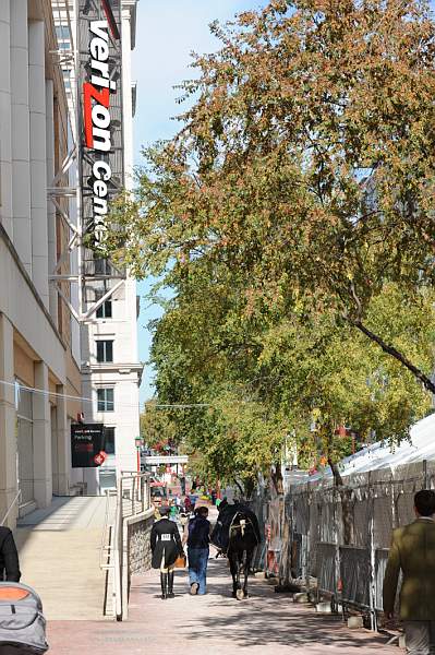 WIHS-10-25-09-DSC_2580-AroundGrounds-VerizonSignage-DDeRosaPhoto.jpg