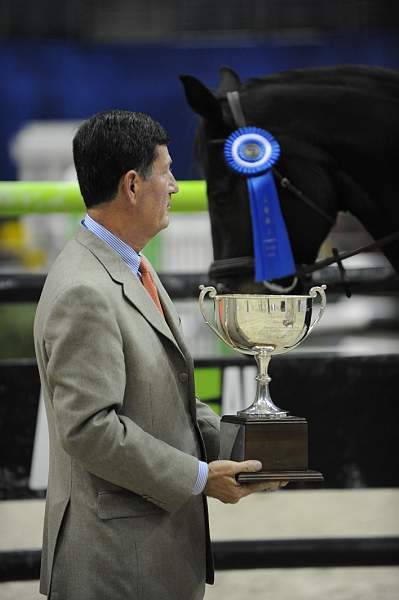 WIHS-10-22-10-Gamblers-DSC_7345-Awards-DDeRosaPhoto.jpg